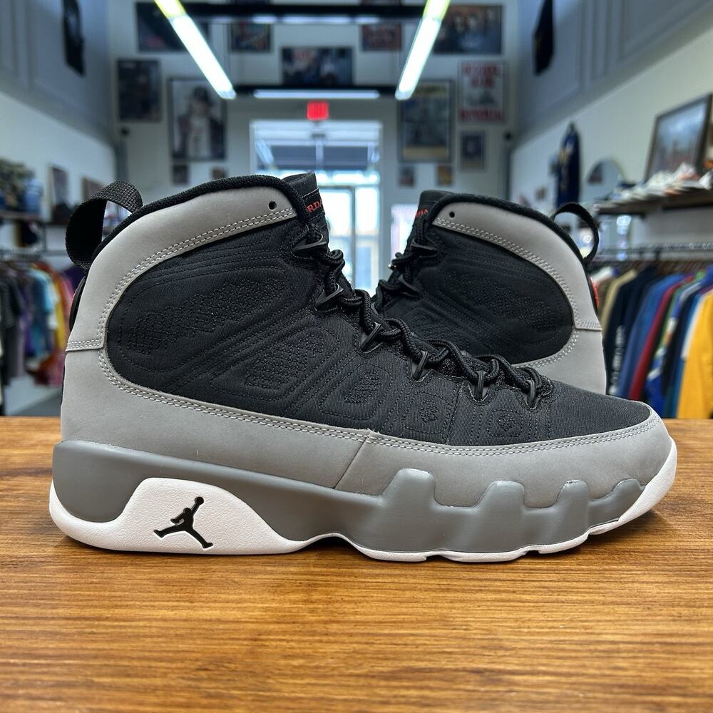 Size 9.5 - Jordan 9 Retro Particle Gray 2022 Worn Once